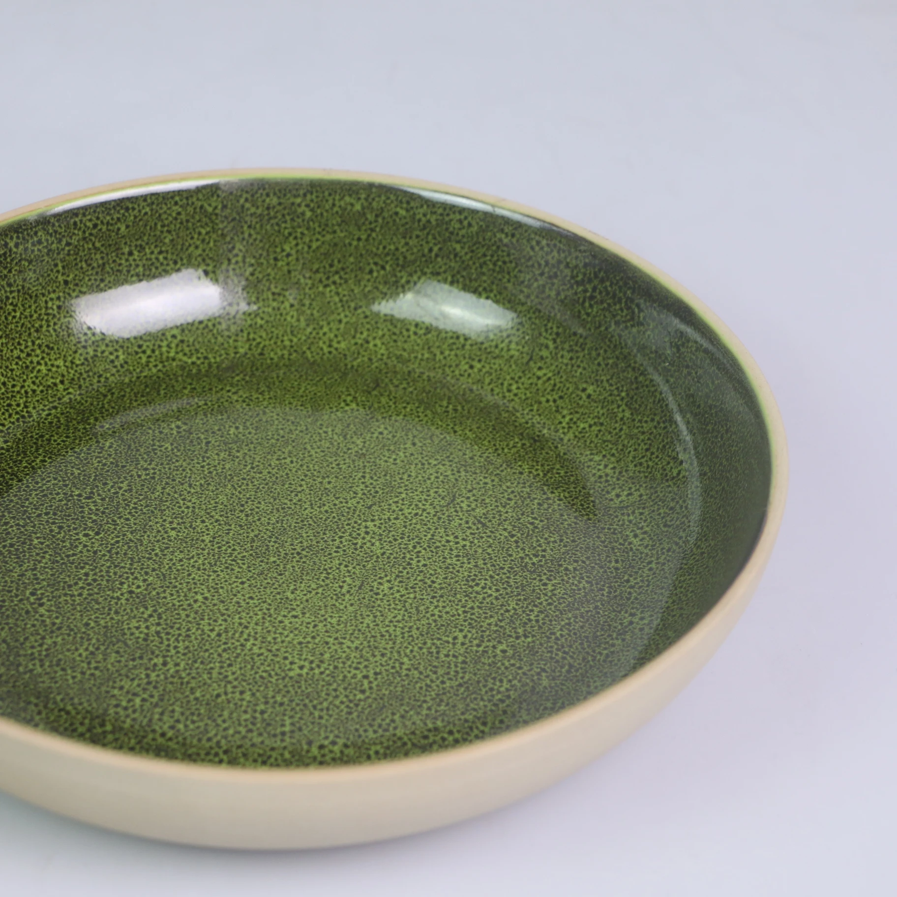 Modern Creative Ceramic round Plate Restaurant Grade Porcelain Soup Dish Set for Hot Food Tray for Social Catering Dinnerware