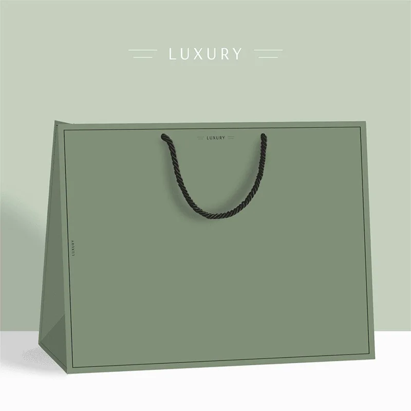 Печать логотипа на заказ картонная одежда для покупок черная розничная продажа роскошная упаковка подарочный бумажный пакет с ручкой