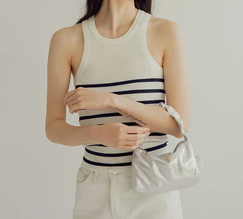 Custom New Design High quality Portable Silver bright leather Handbag Accept Customized size 13*20CM