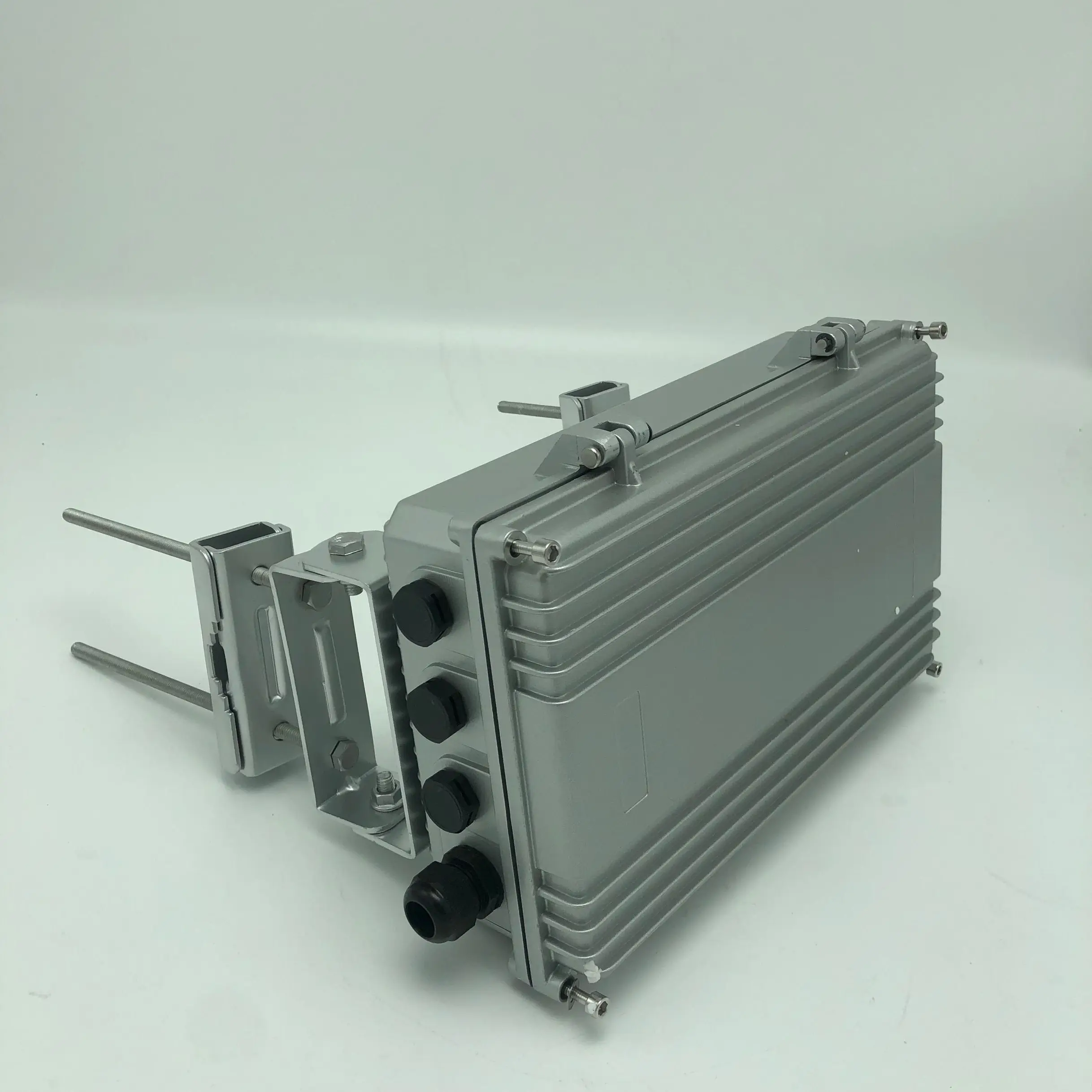 DAM021A 304*184*78mm mounting pole Waterproof Outdoor Enclosure heat sink amplifier enclosure with mounting pole