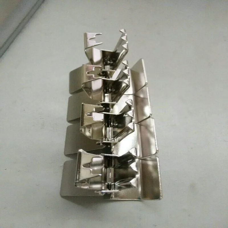 Factory Wholesale Cheap Metal Custom Display Carpet and Rugs Hanging Clips