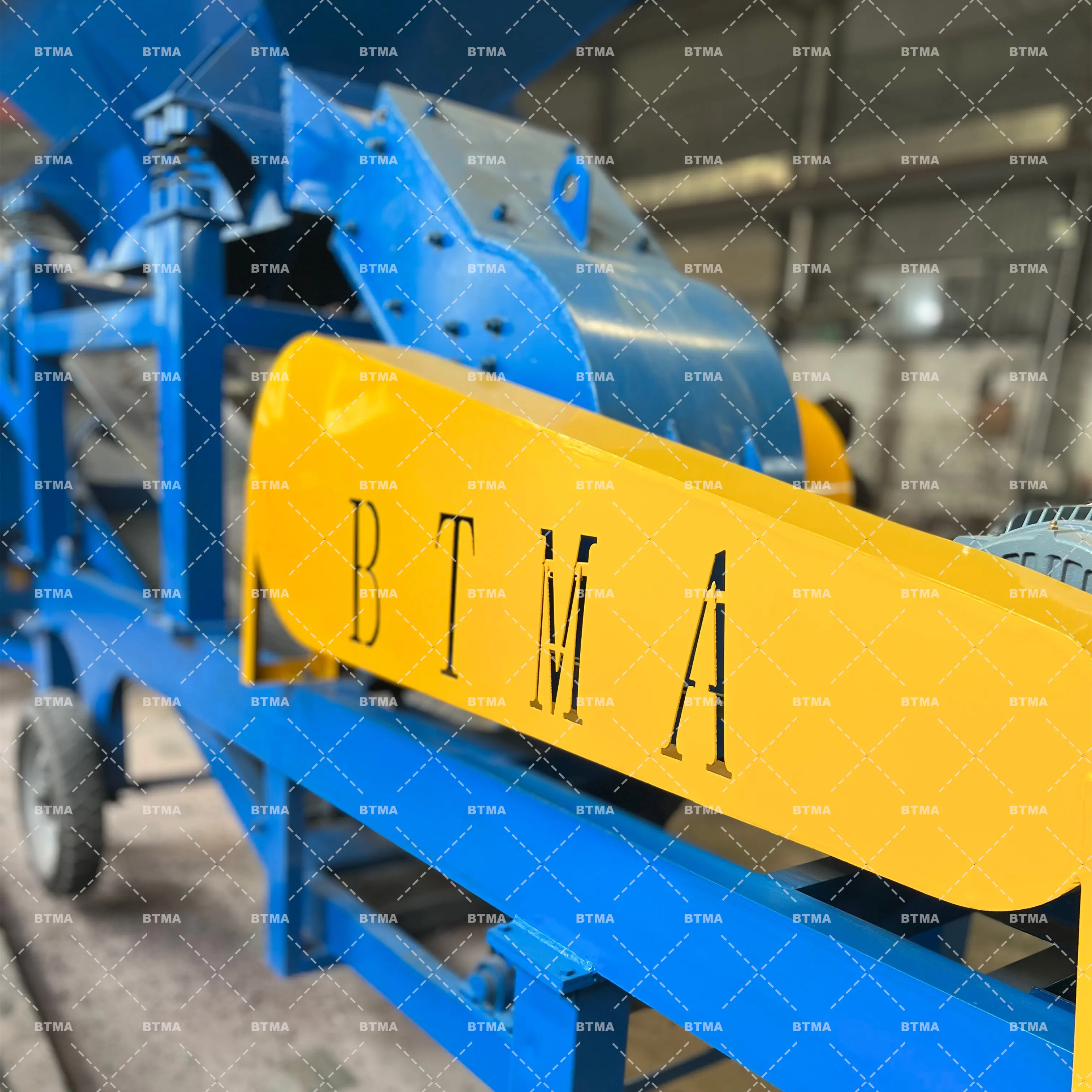 BTMA--River Stone Pebble Stone Sand Making Plant Portable Mobile Motor Type  Hammer Crusher With Feeder