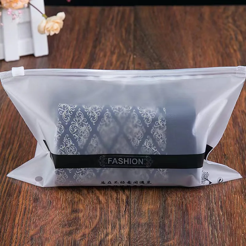 Custom Printing Matte Frosted CPE T shirt Plastic Ziplock Bag Travel Garment Bags Custom Logo for Clothing Packaging