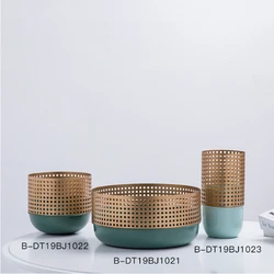 Color customized decorative vases for flower arrangement