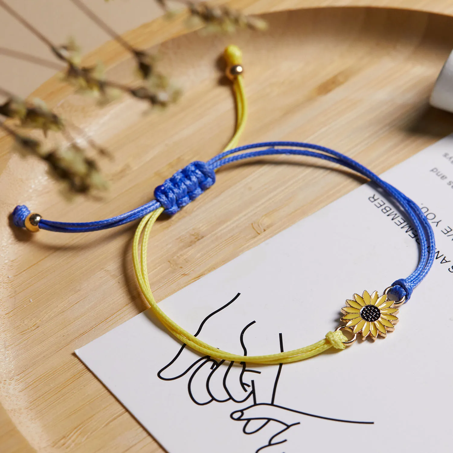 Selling creative color combination Ukraine bracelet Ukraine yellow blue Daisy bracelet adjustable woven bracelet