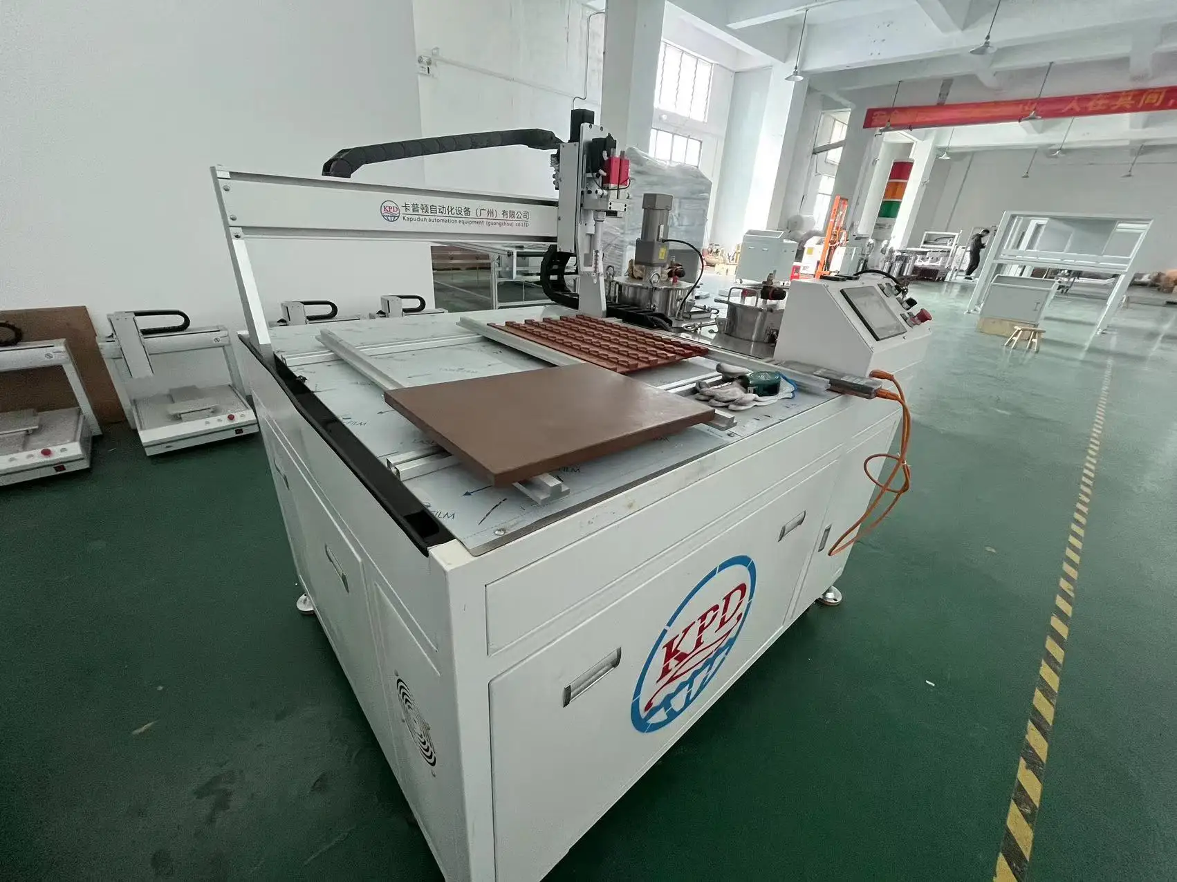 Automatic mixing and dosing of two-component materials, compounds, sealants