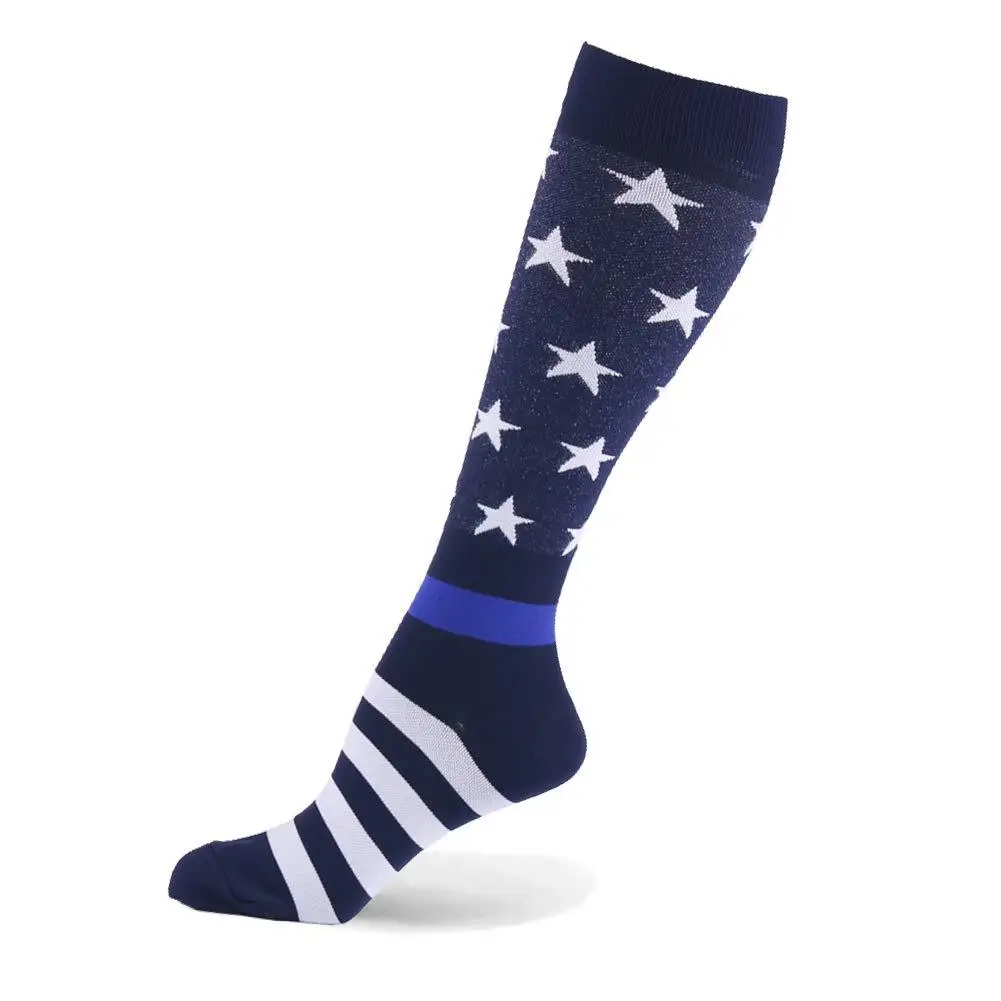 Оптовая продажа красочные носки высокого качества с логотипом на заказ 100% хлопок мужские популярные героями Marvel