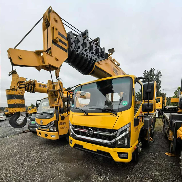 4*2 & 6*4  8 Ton-25 Ton Small Crane Truck Hyundai Lift Crane For Trucks