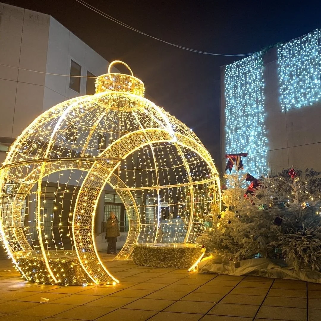 Giant red walk through light ball Commercial street Decoration Outdoor Motif Lights 3D Bauble for Christmas holiday