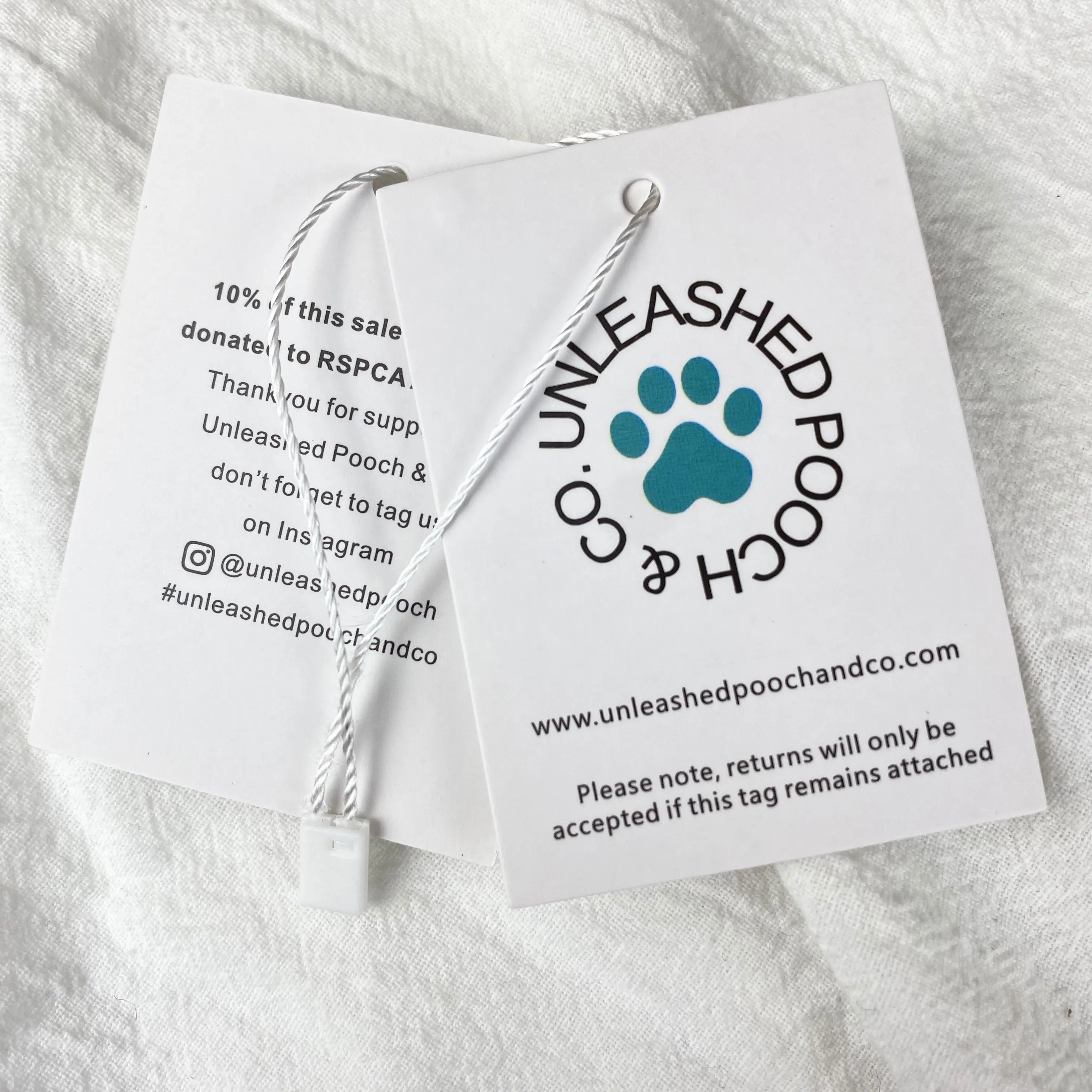 High Quality Etiqueta Colgante Garment Accessories Factory Custom Hang Tag Embossed Logo White Matte Paper Clothing Hang Tag