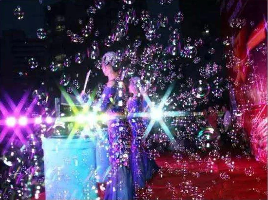 Big output stage bubble machine for atmosphere