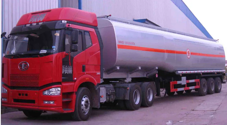 Diesel Fuel Tank Truck with Manual Transmission 6x4 Drive Wheel for Storage 8X4 Drive Wheel Option