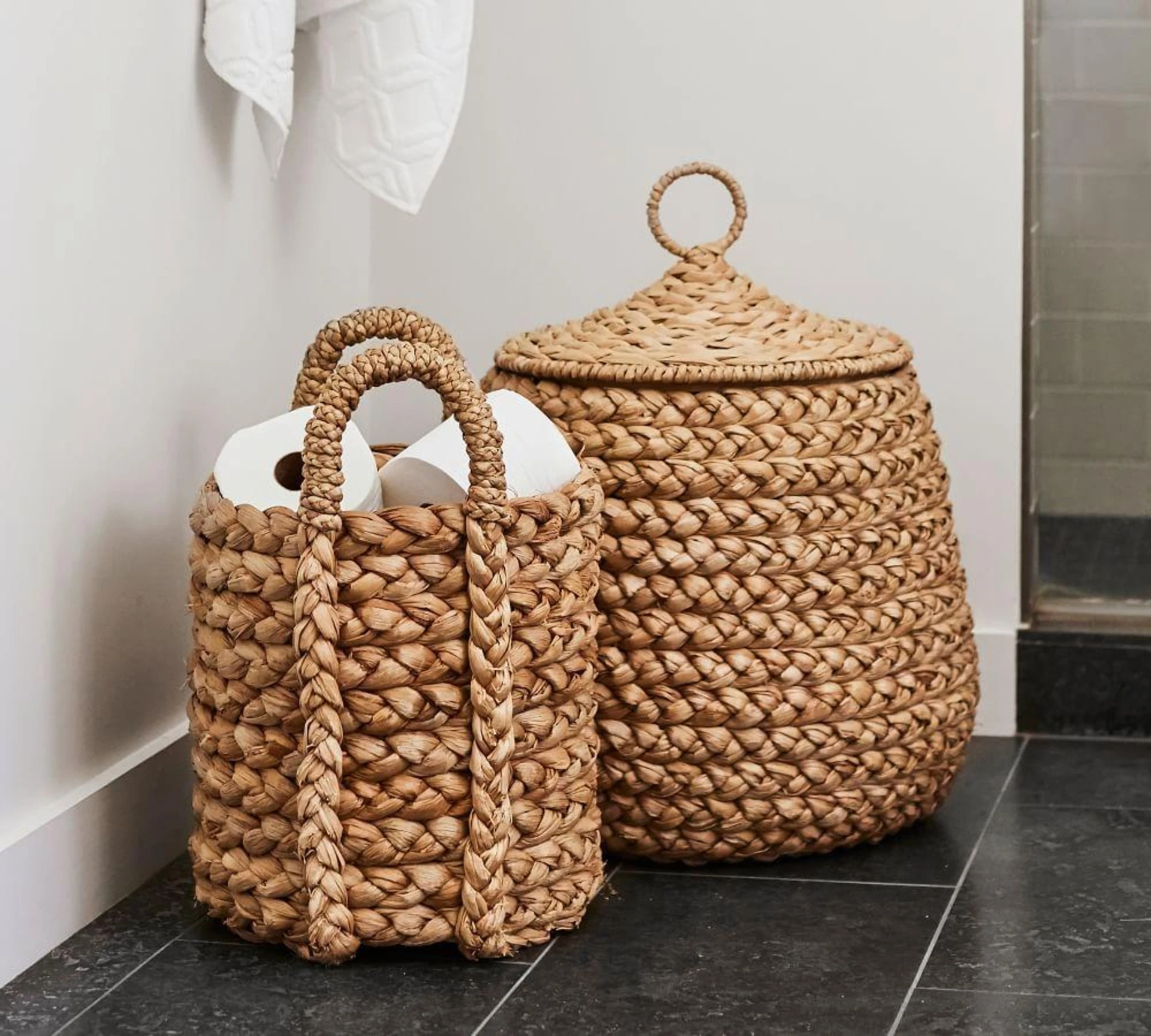 2024 Best Selling Decorative Elegant Unique Wicker Straw Laundry Baskets for Storage Made of Natural Seagrass Water Hyacinth