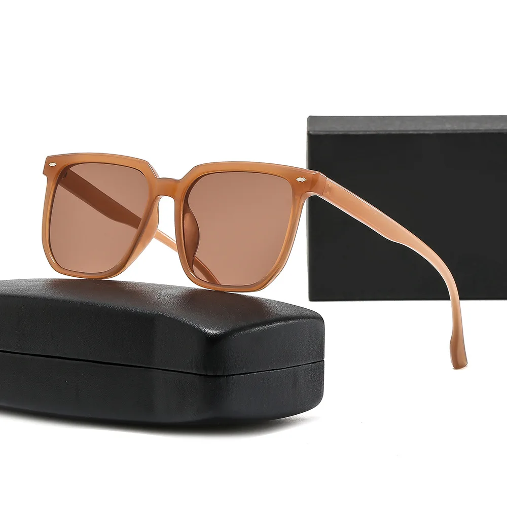 Unisex Luxury Fashion Sunglasses with UV400 Lenses PC Frame Material for Male and Female