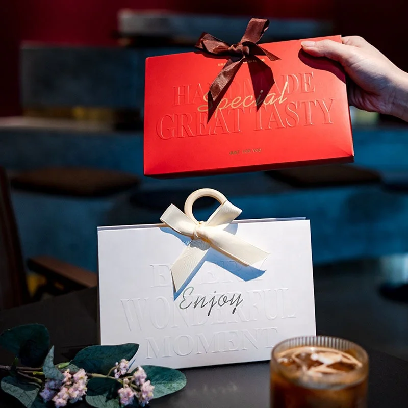 Gift Handheld Packaging Box Triangle Creative Paper Gift Packaging Boxes Cookies Cake Packing