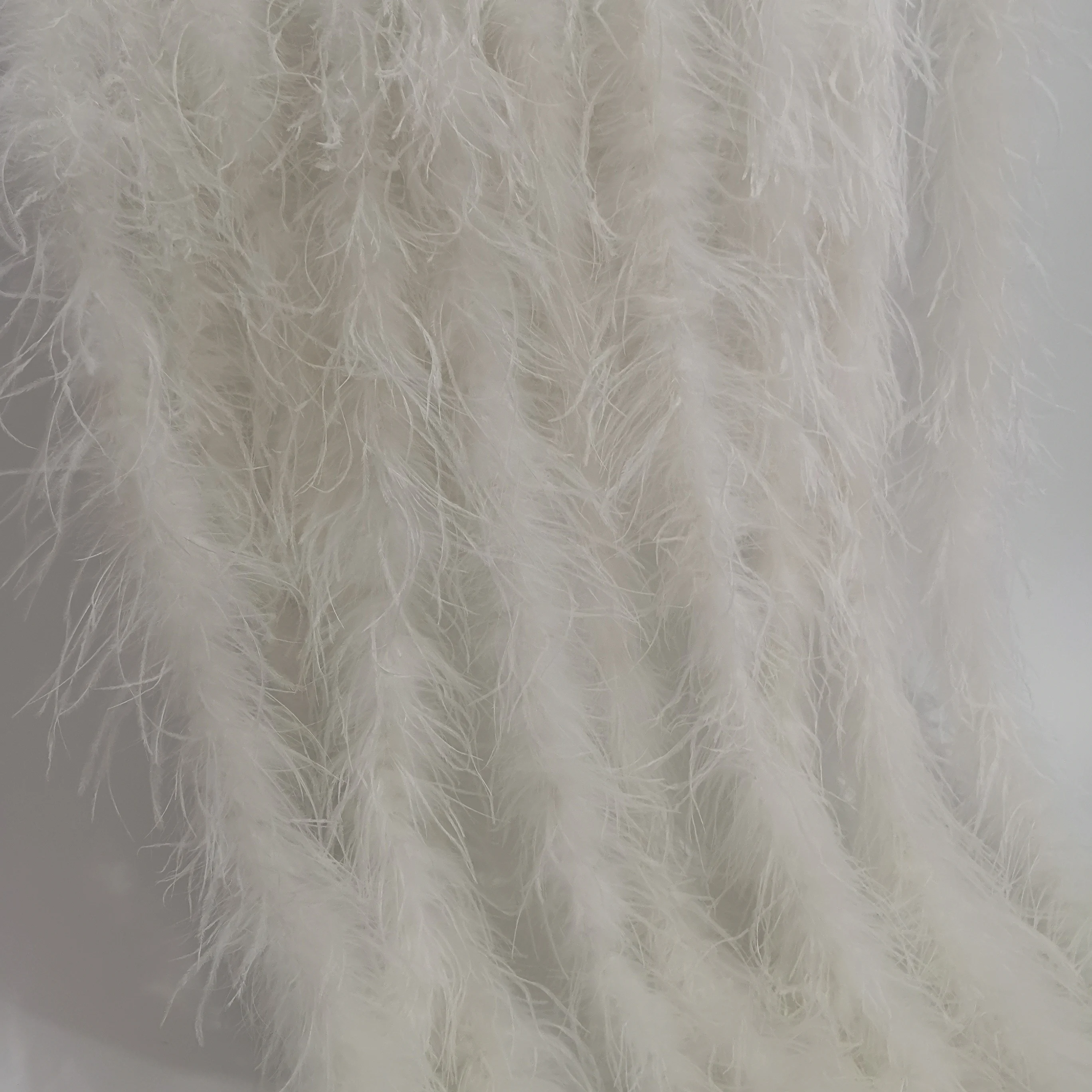 Good Quality White Customized Decor Ostrich Feather Fringe Striped Direct Deal Wholesale Feathers