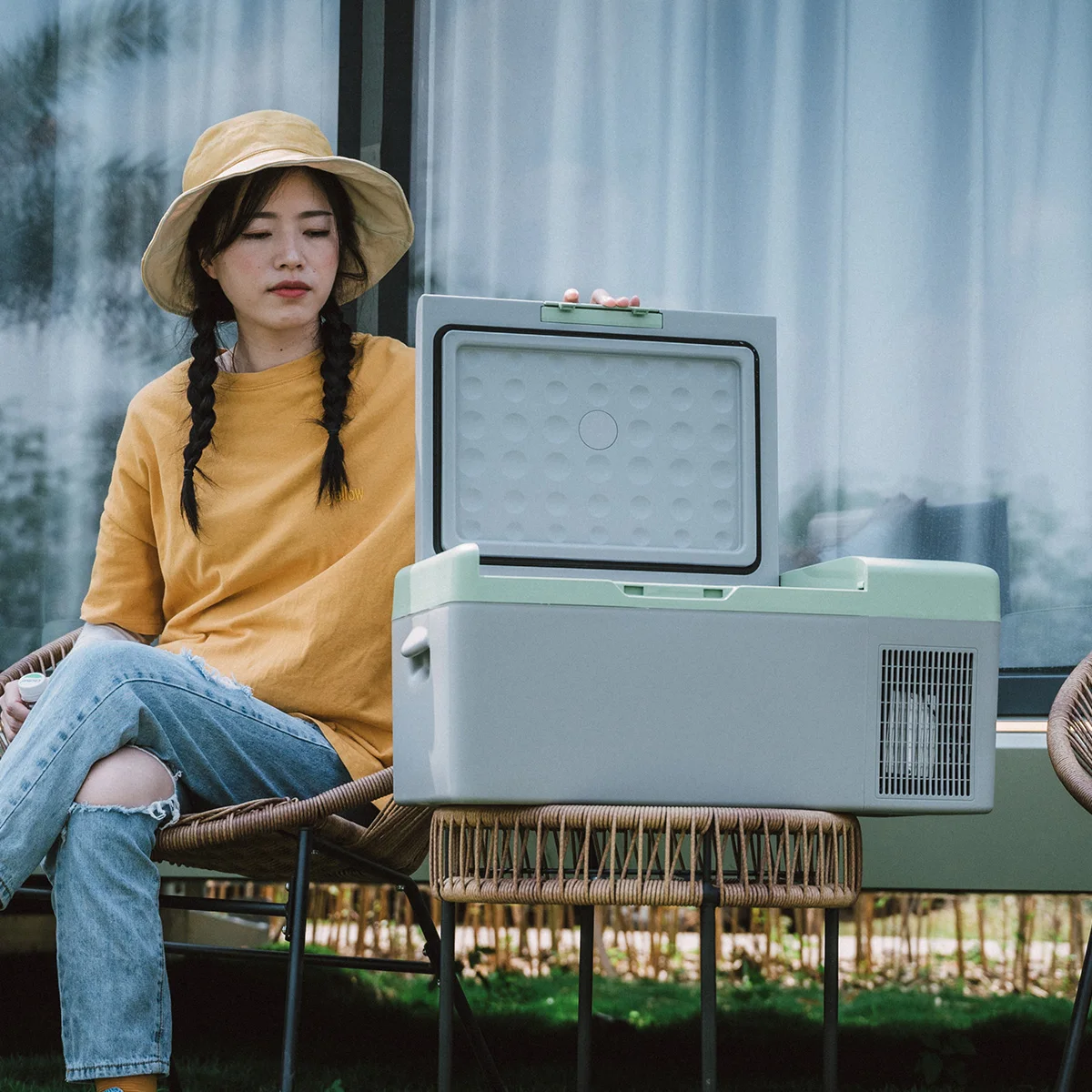 OEM ODM 16L small capacity 12v mini fridge outdoor portable compressor car refrigerator