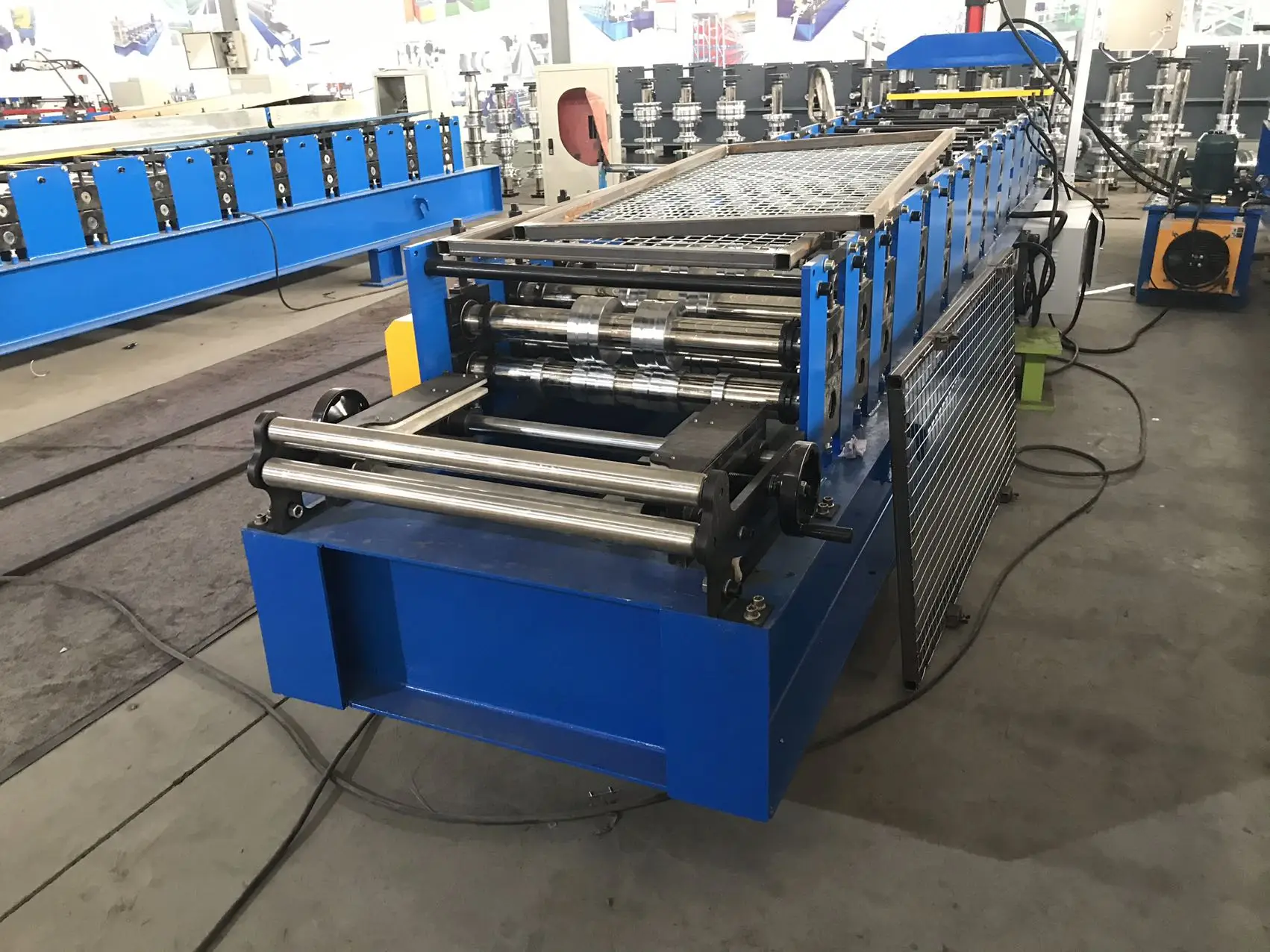 OEM ODM Customized zinc standing seam cladding steel roofing sheet roll forming machine