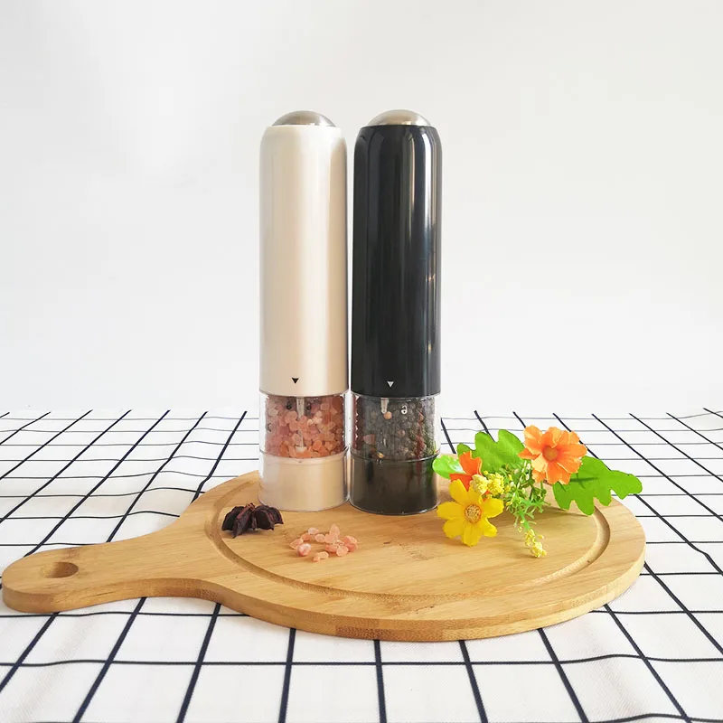 Электрическая мельница для соли и перца в пластиковом корпусе