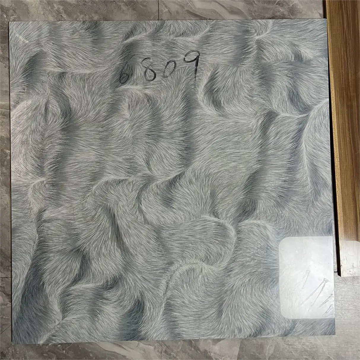 Modern Design Porcelain Ceramic Tile Glazed And Polished With Glossy Luster For Interior Heat Insulation