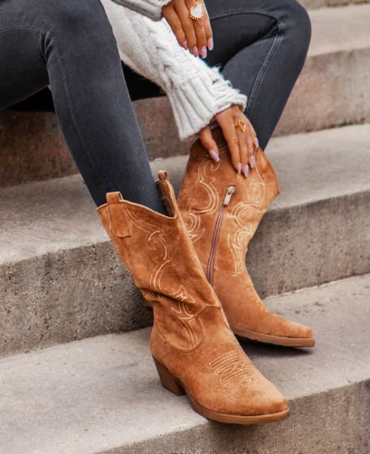 Classic  vintage style women autumn winter pointed toe embroidered flat low tube zipper Western Cowboy boots