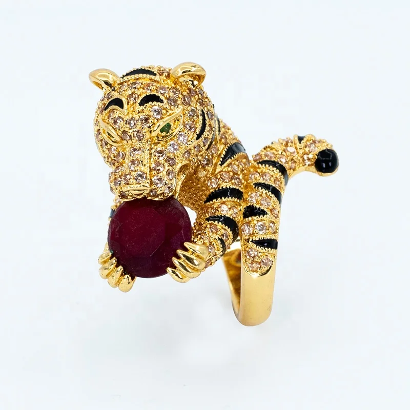 Fashion personalized design tiger hugging stone copper ring Manufacturer customized style high quality moissanite ring