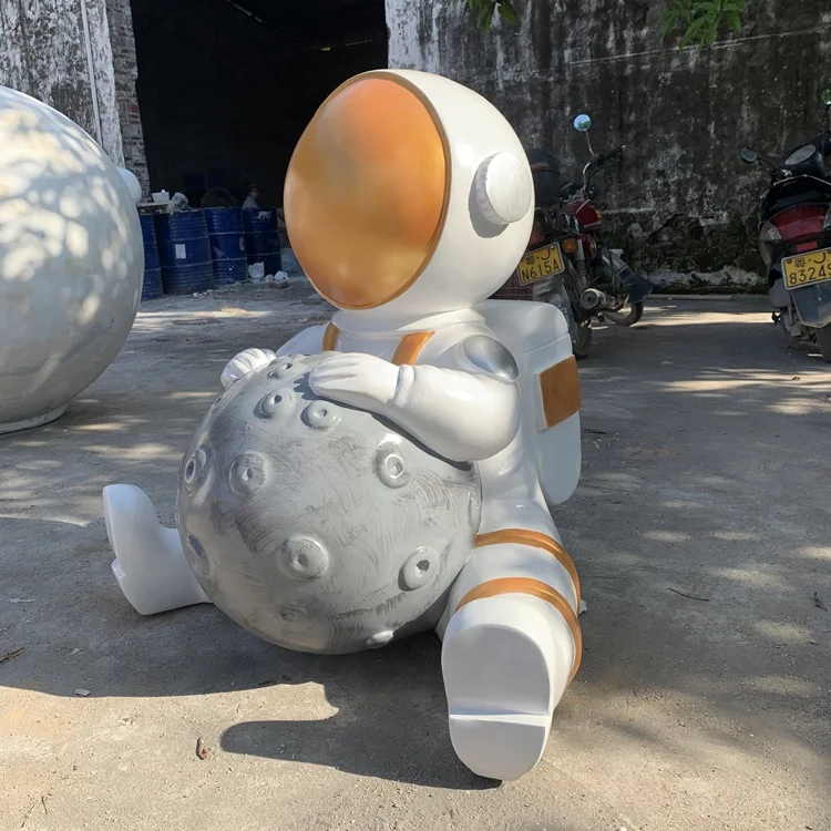 The fiberglass astronaut cartoon Outdoor welcoming decorative sculpture  Resin fiber human model Art Animal model