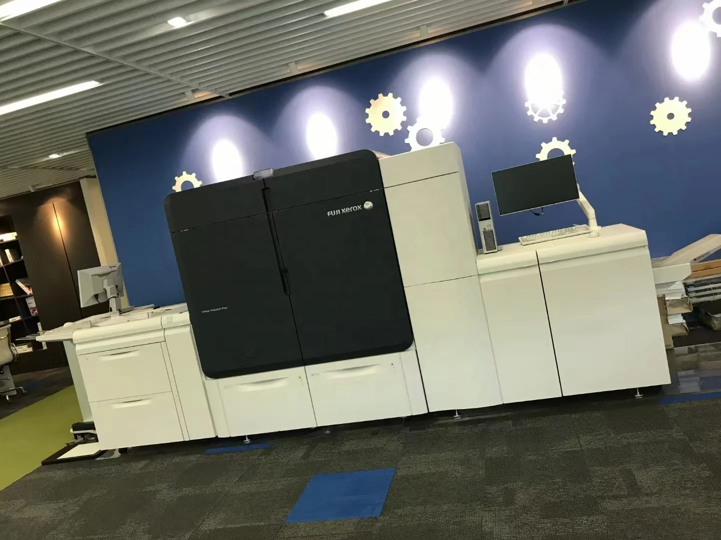 Новая конкурентоспособная модель для производственного принтера Xerox Iridesse с 6-цветным Тонер-картриджем