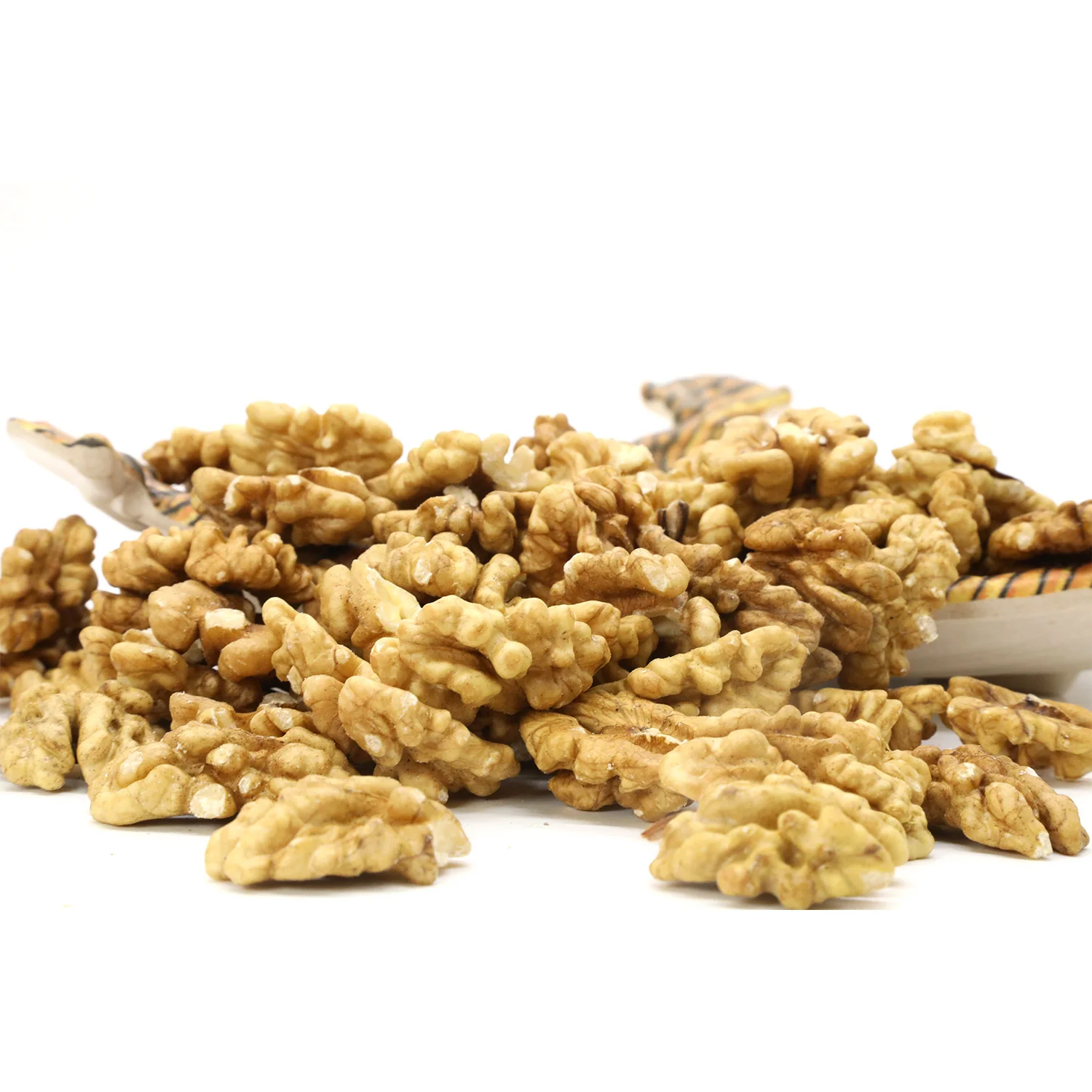 Wholesale Walnut snack Chinese dried walnut kernels walnuts shelled price
