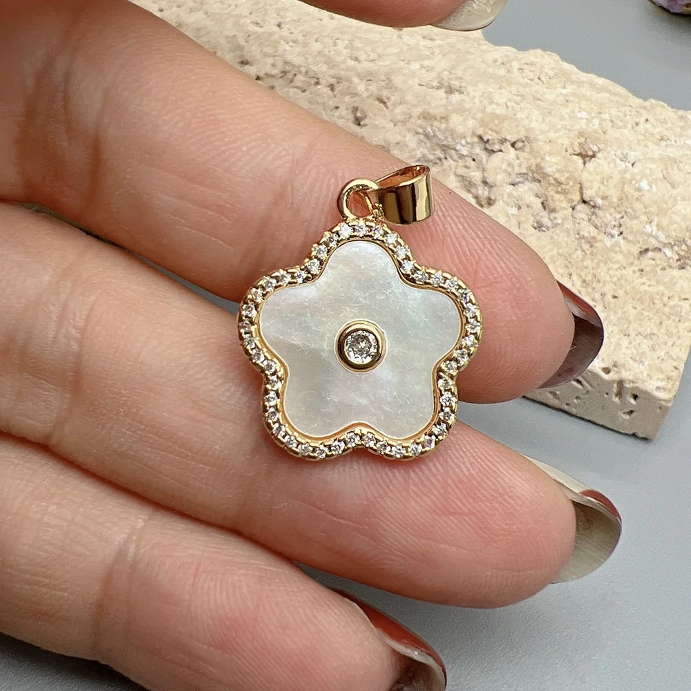 Wholesale Custom Crystal Zircon Natural MOP Mother Pearl Shell Flower Four Leaf Clover Pendants Charms For Jewelry Making