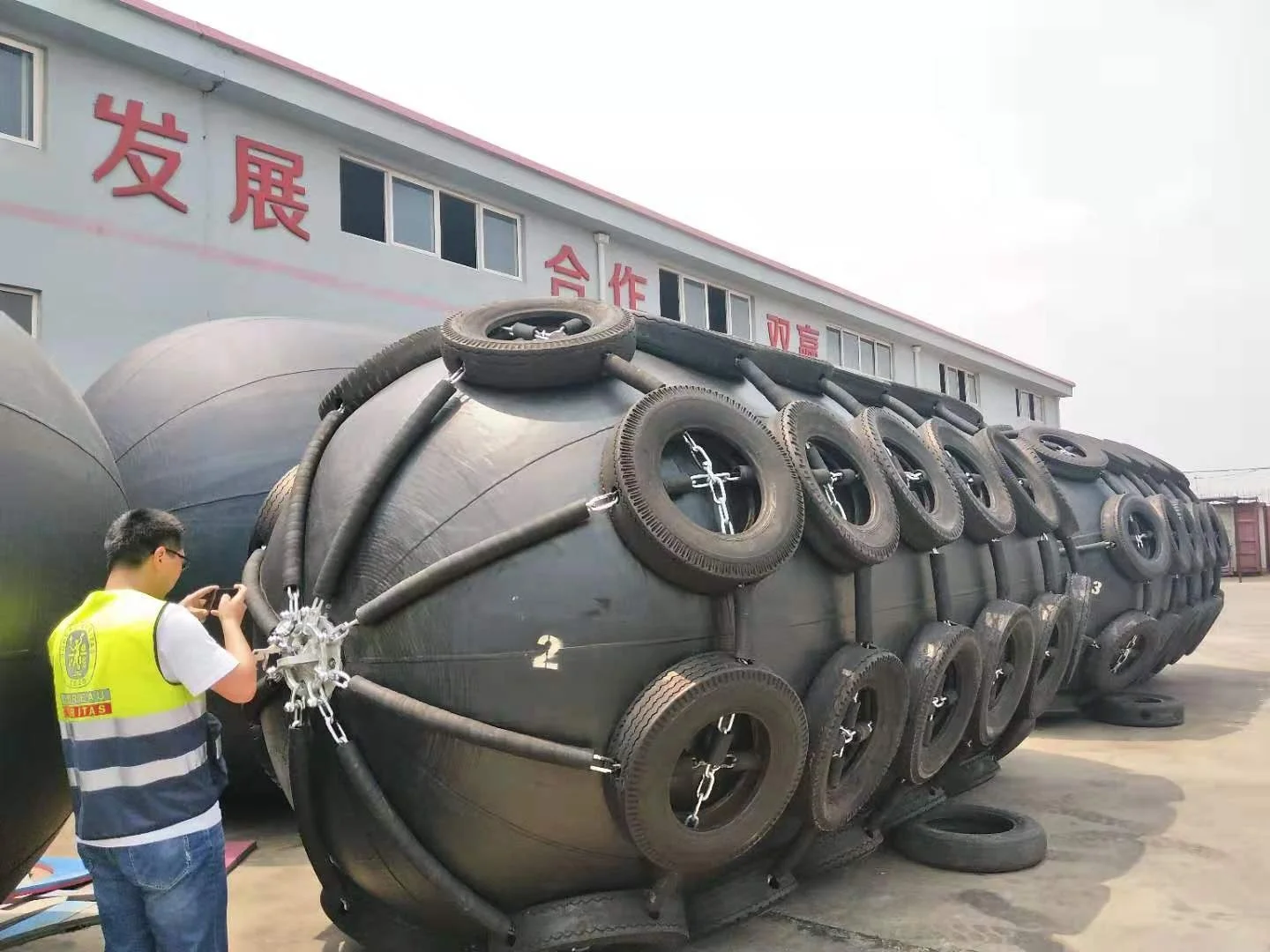 
Yokohama type Floating Pneumatic Rubber Fender of China factory Exporting to Singapore Indonesia 