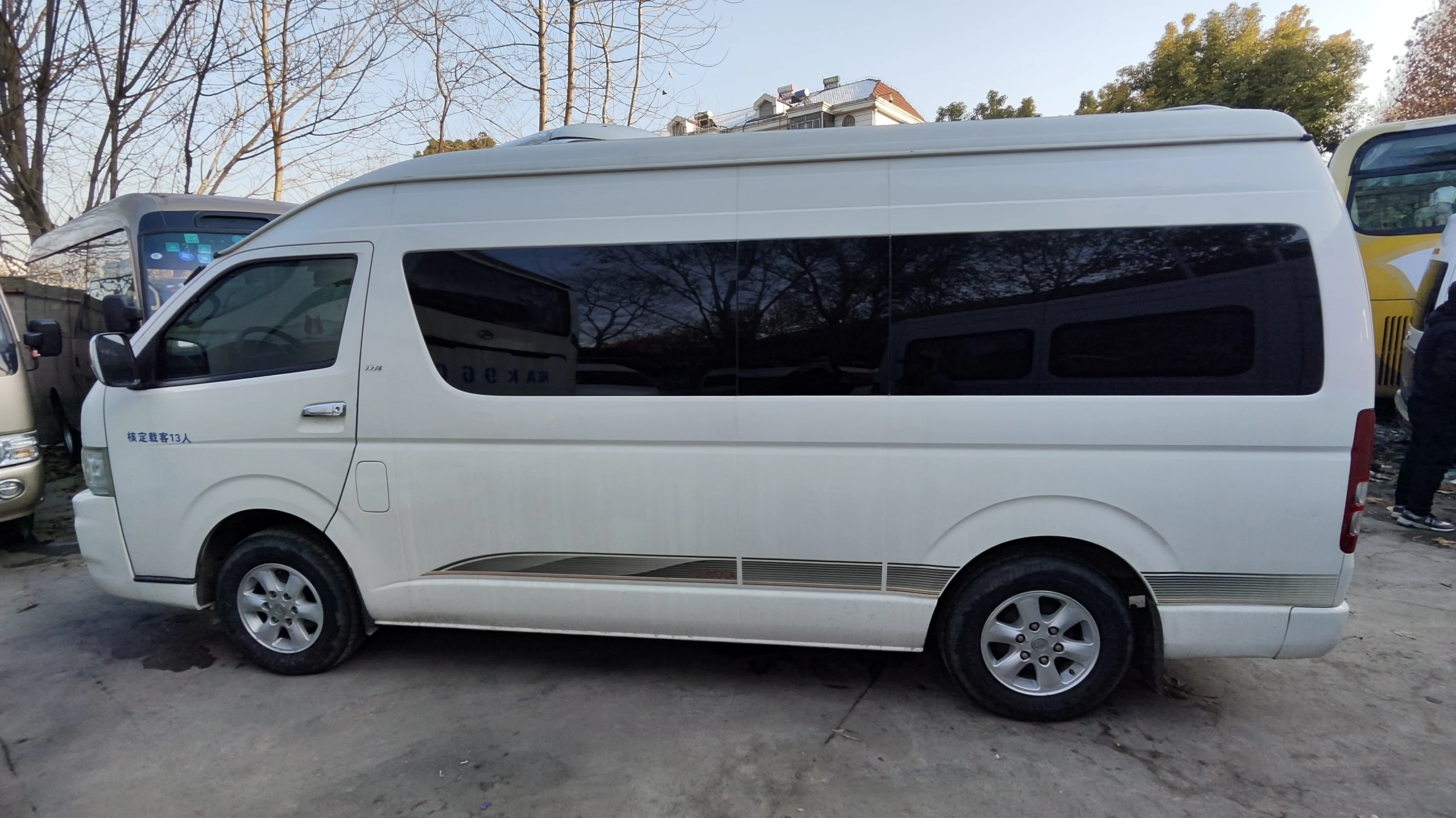 Cheap price used  Mini Bus 16 Seats Used Buses Gasoline Mini Van for Toyota Hiace bus