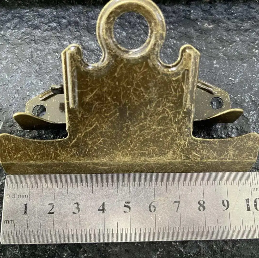 Factory manufacturers wholesale different styles and colors of metal lever clip hot bronze plate clip