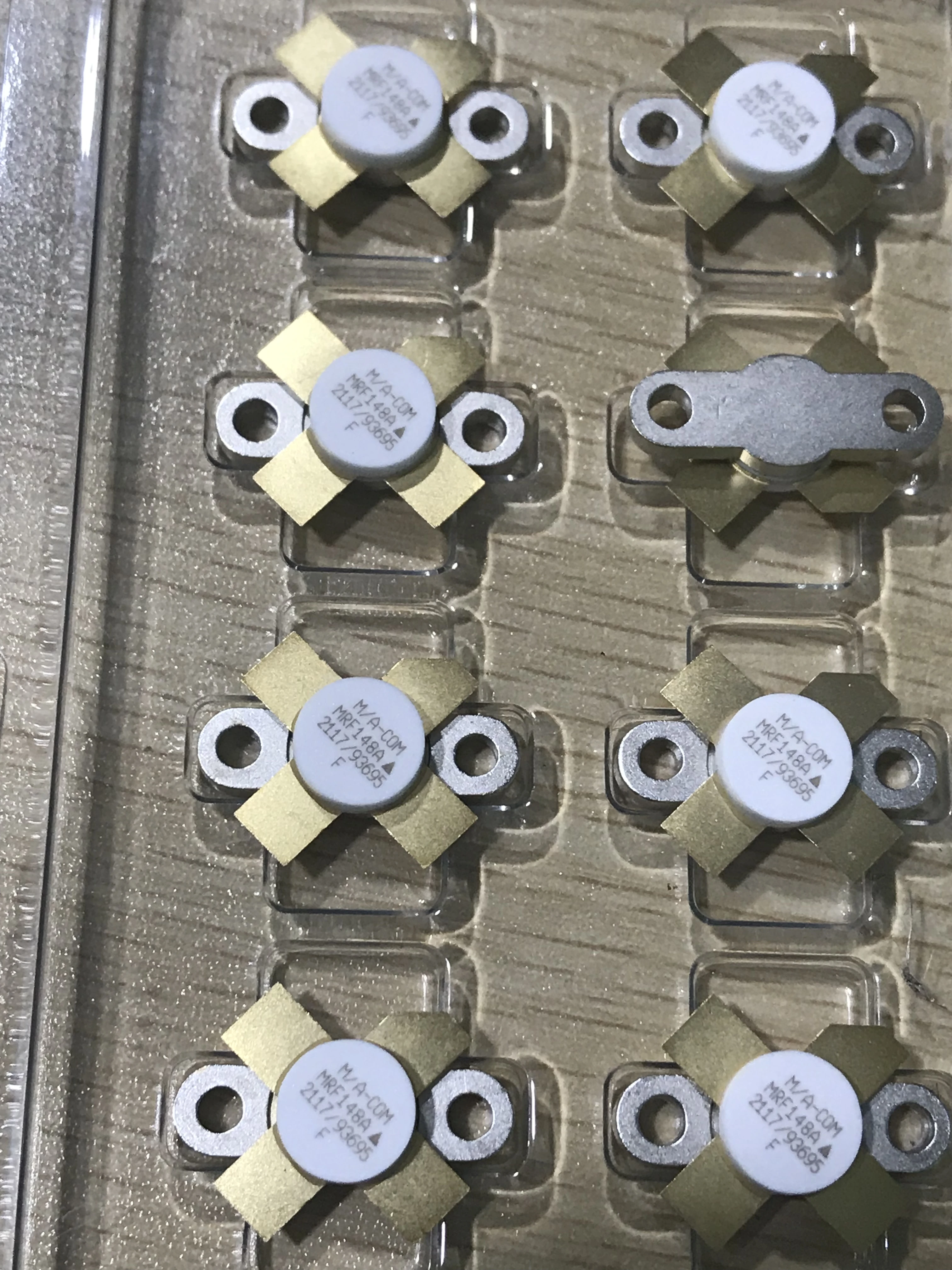 (MRF148A 30 вт до 175 МГц 50 в RF Усилитель MOSFET) MRF148A