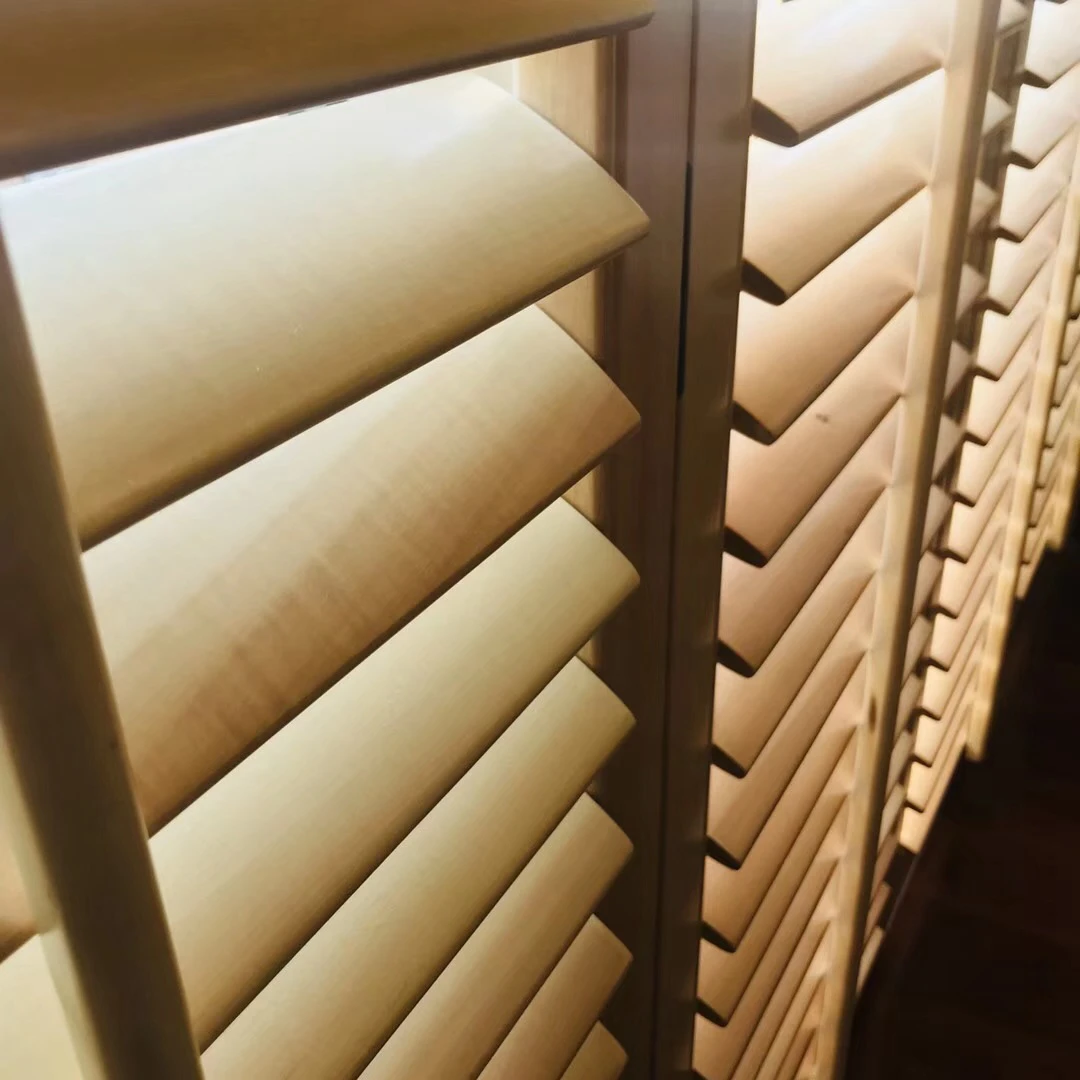 Bi-fold Style High Quality White Wooden Basswood Magnet Plantation Shutter