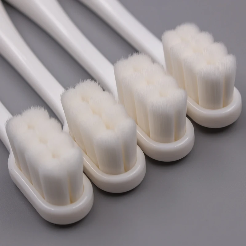 2024 Hot Selling Customized Practical Toothbrushes Clear Toothbrush Plastic Toothbrush with High Density Bristles