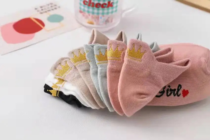 Spring and summer cotton boat socks female shallow mouth solid color heel embroidered crown Japanese invisible cotton socks