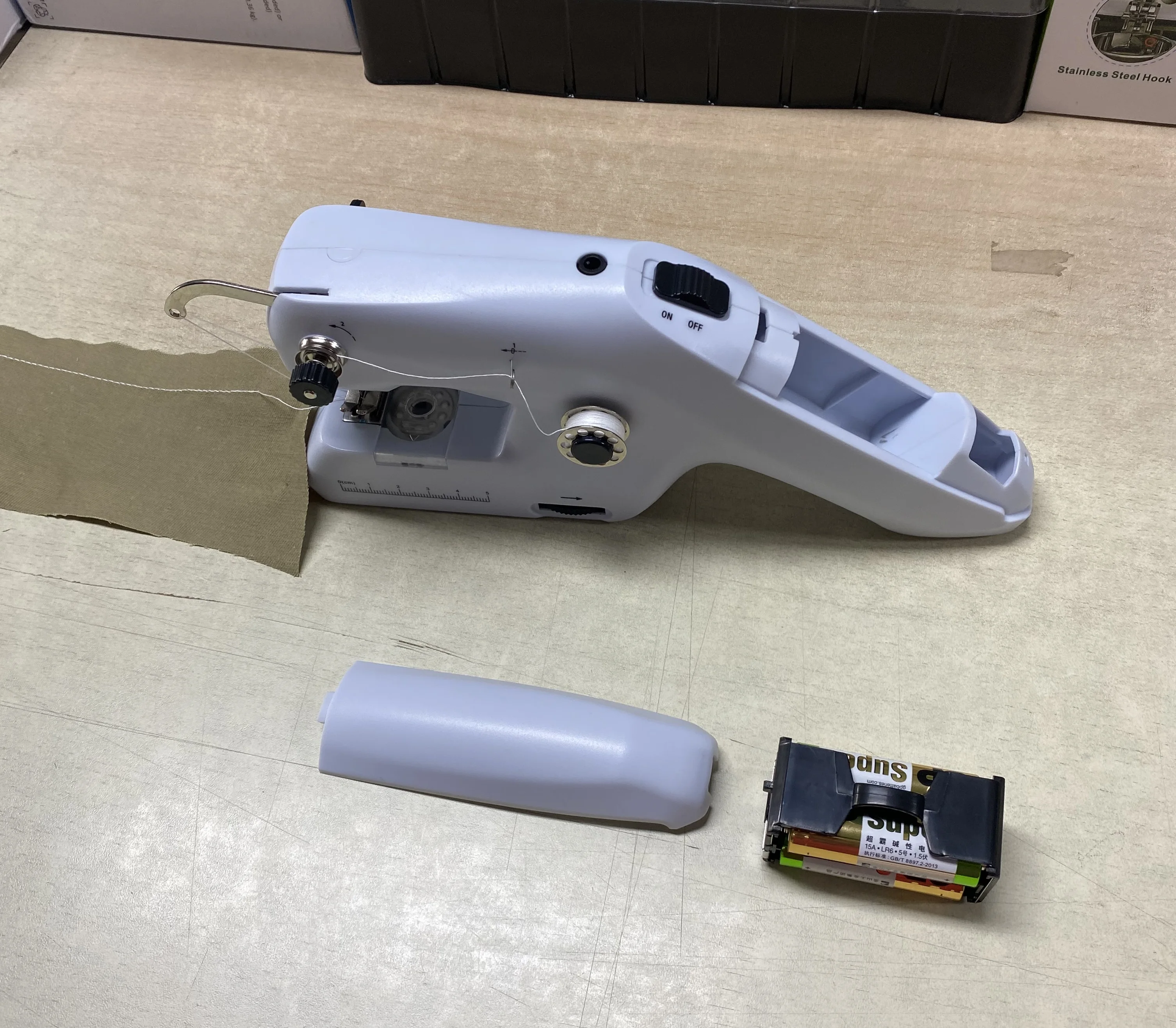 Ручная Электронная Мини-швейная машина, автоматическая цепная стежка, плоская кровать, домашняя промышленная машина, ручной мощный двигатель