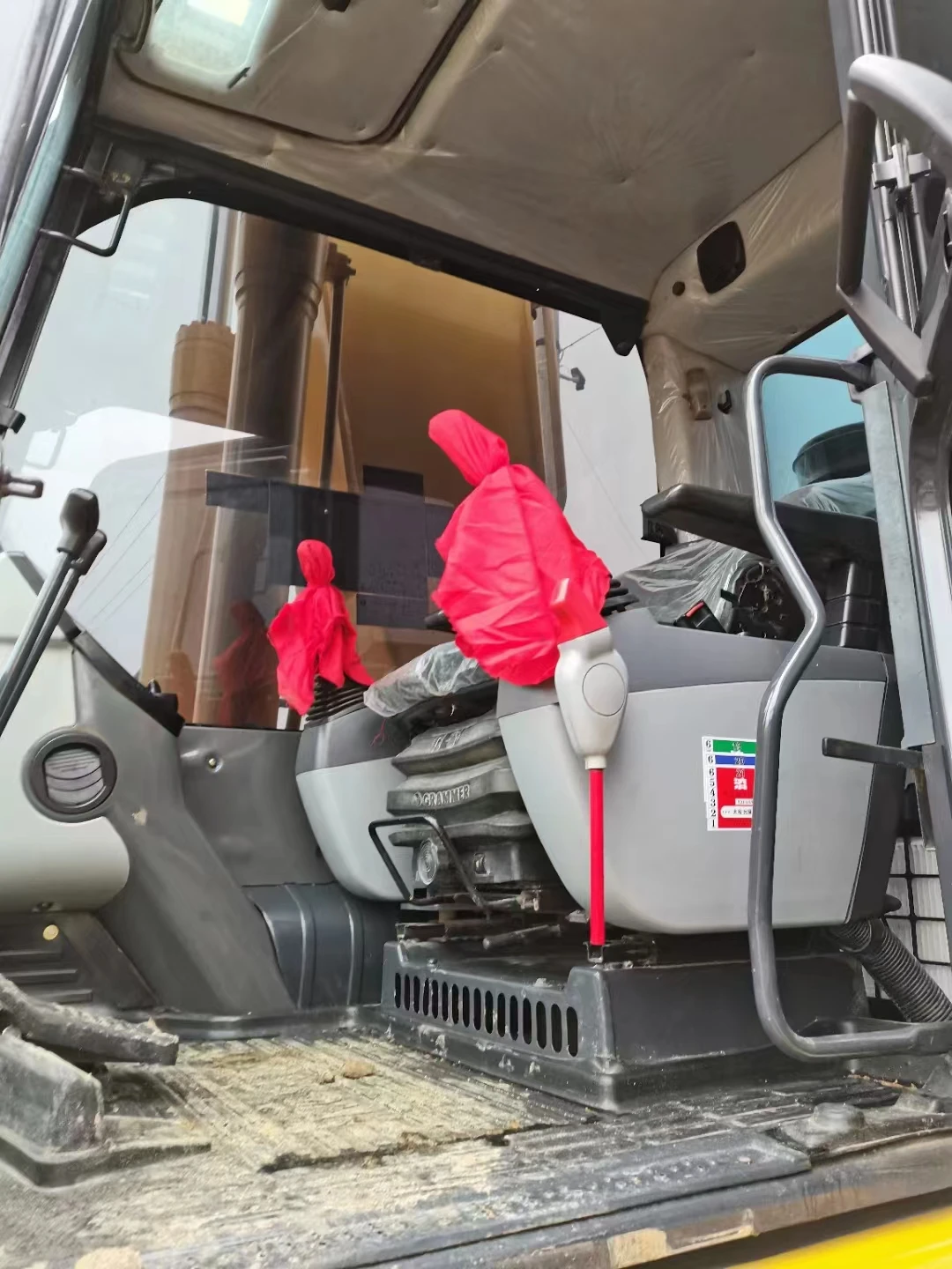 Оригинальный гусеничный экскаватор Komatsu PC220-8MO Средний