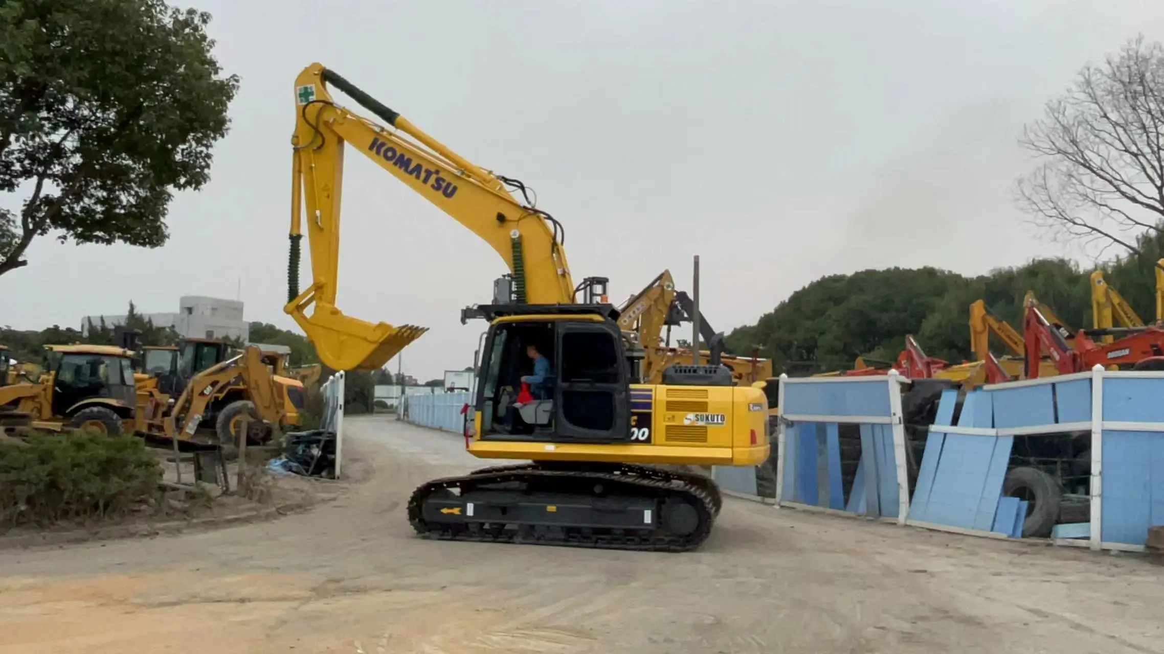 Japan Original used pc200-8 excavators  komatsu pc200 hydraulic crawler excavator 20ton second hand digger cheap price for sale
