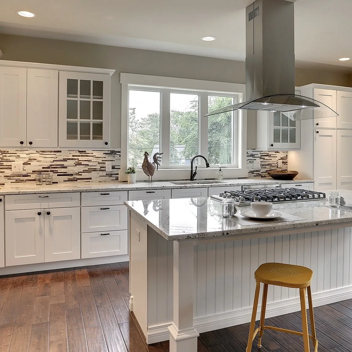 Walnut MDF Solid Wood Kitchen Cabinets Rustic Style Furniture Sets with Cabinet Opener and Kitchen Island White Color