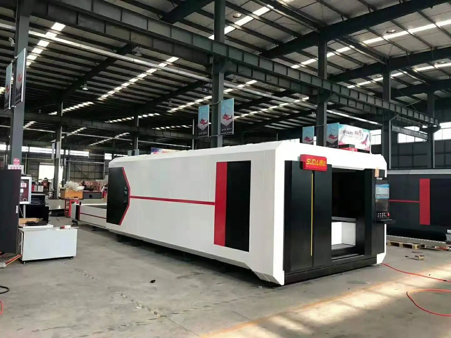 Full enclosed protective fiber laser cutting machine for metal sheet full covered fiber laser cutter