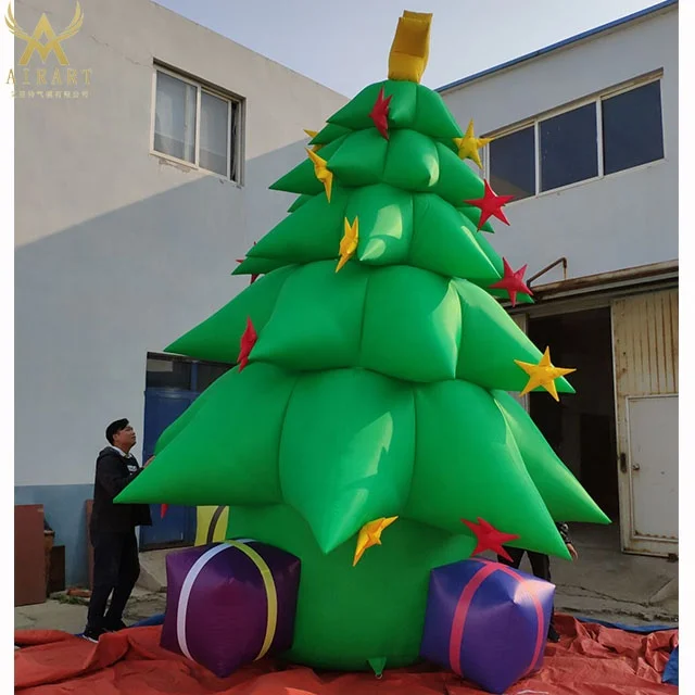 Различные виды надувных деревьев, огромная новогодняя елка с осветительным украшением