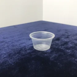 Белая/черная одноразовая пластиковая чашка объемом 0,75 унции из ПП (чашка для соуса/кружка для суфле) с крышкой из ПЭТ