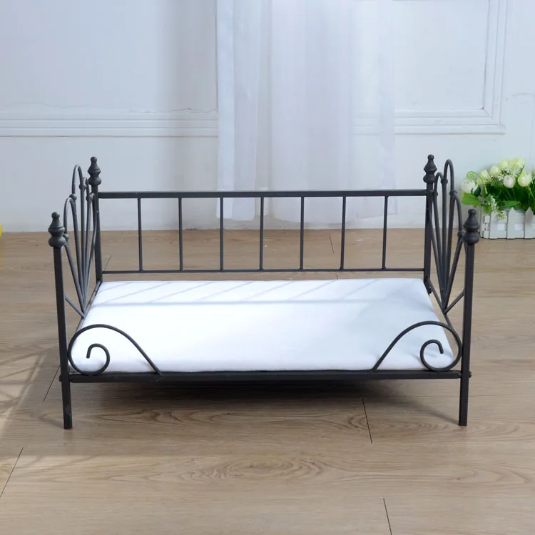 New Style Durable Structure Metal Craft Pet Bed With Cushion for Dogs and Cats