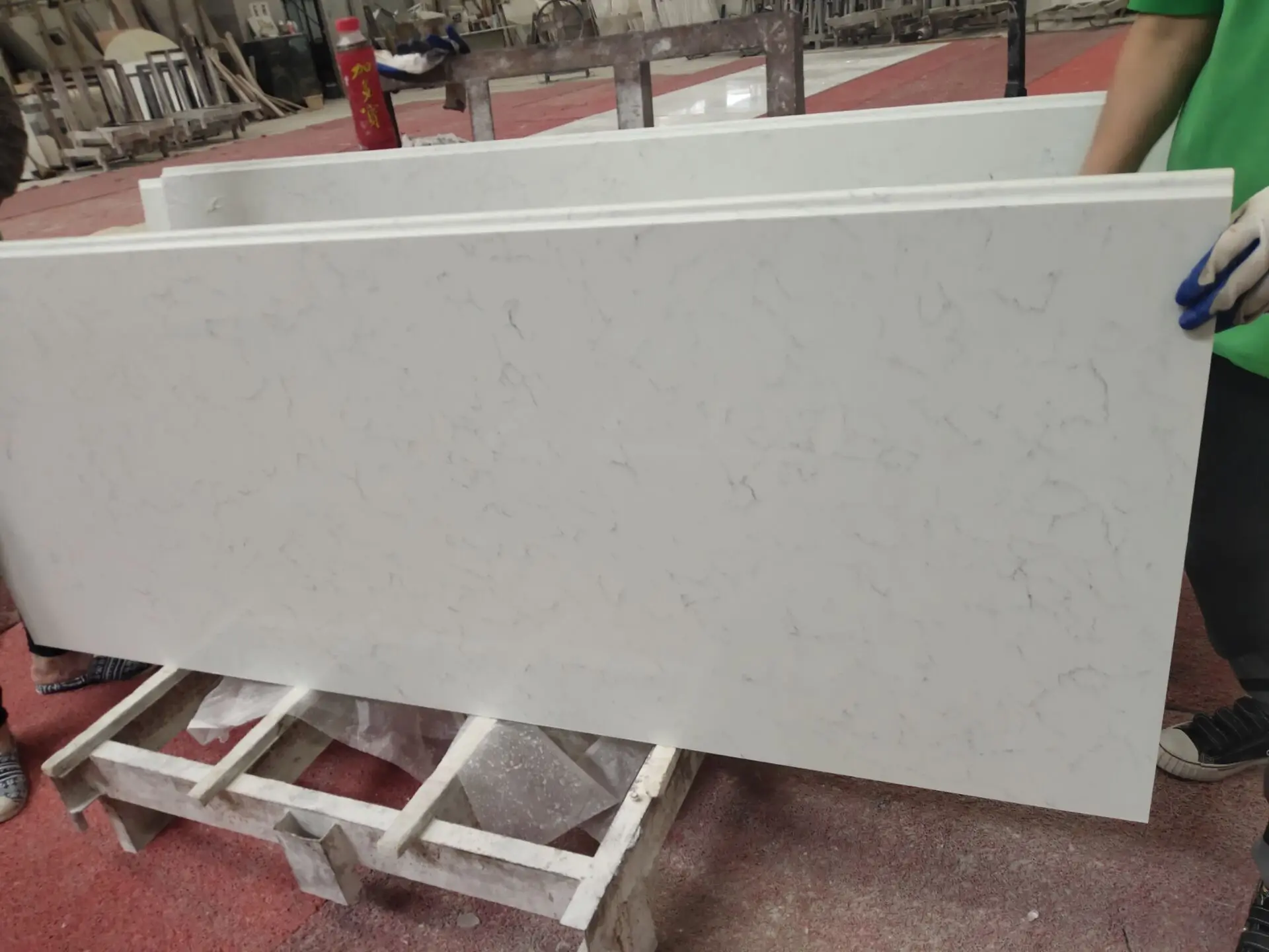 CARRARA WHITE QUARTZ SLAB TABLE TOP