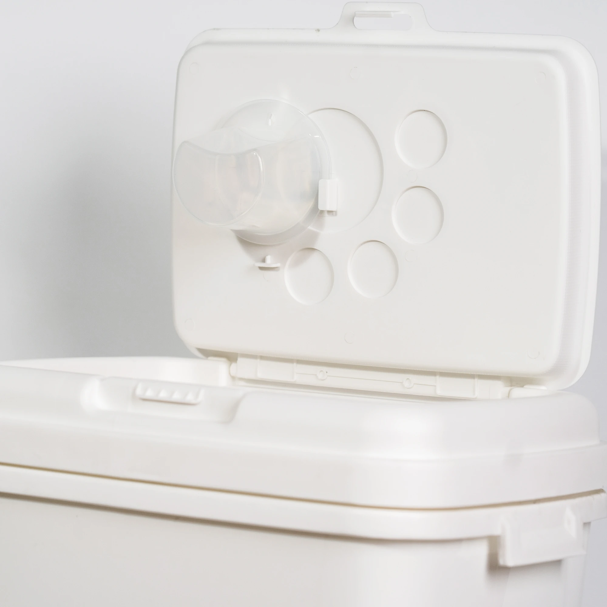 40L Multifunction Portable Pet Dry Food Bin Sealed Storage Container for Dogs and Cats Plastic Flour Storage Box