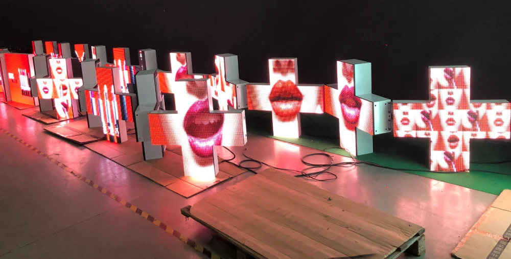 P10 960*960 Pharmacy LED cross screen display with high quality IP65 UV painting Green led display sign