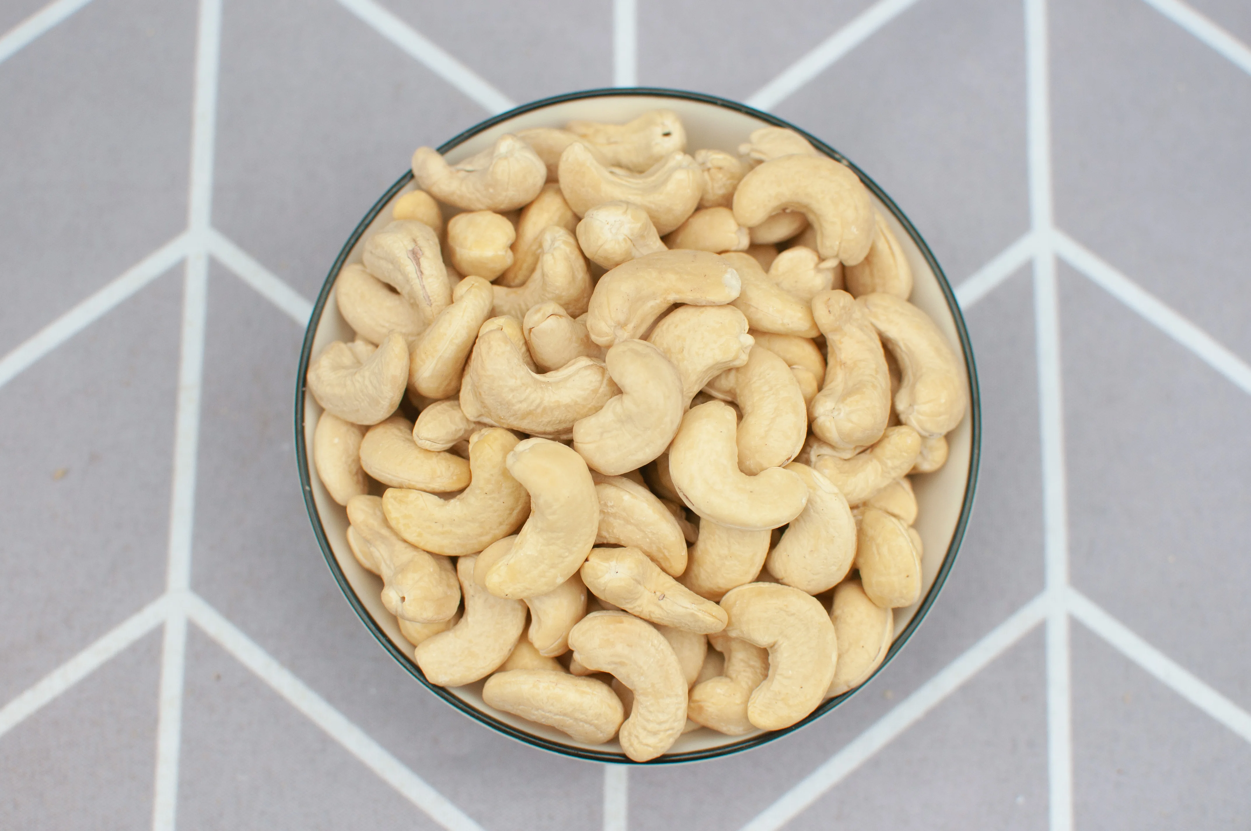 Wholesale Factory Price high-grade Cashew nuts Natural Color All type cashew nuts 20g-500g per bag