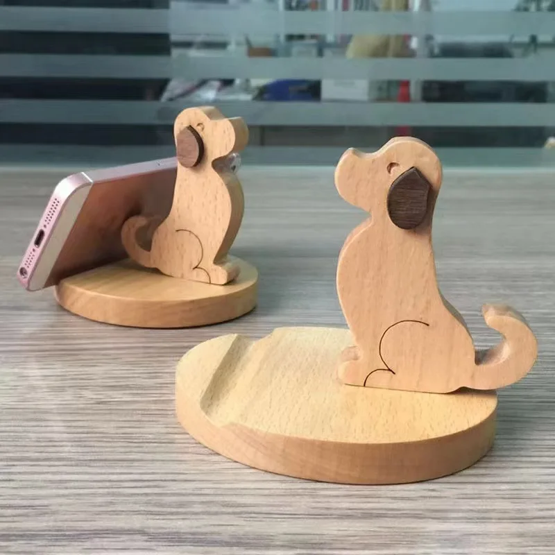 Creative Wooden Mobile Phone Stand in Beech Pony and Toma Back Mounted Coin Design for Dogs